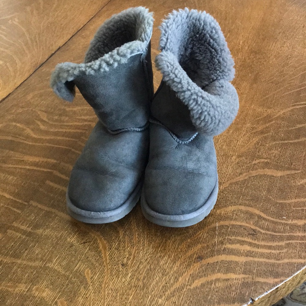 Gray Baylie Button Uggs short